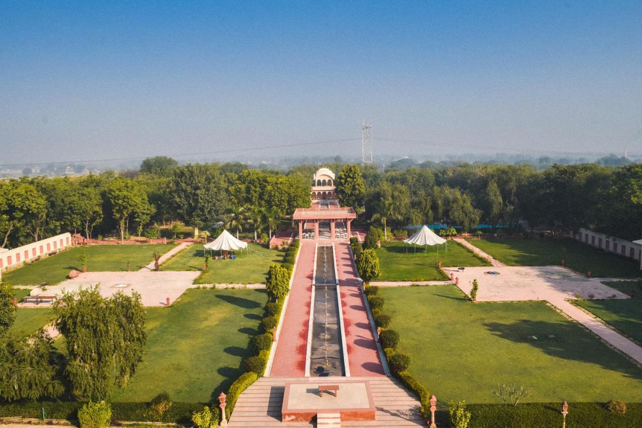 Umaid Palace - A Lakeside Heritage Palace Resort Near Jaipur Close To Bhangarh & Chand Baori Stepwell Abhaneri Dubbī Exterior foto