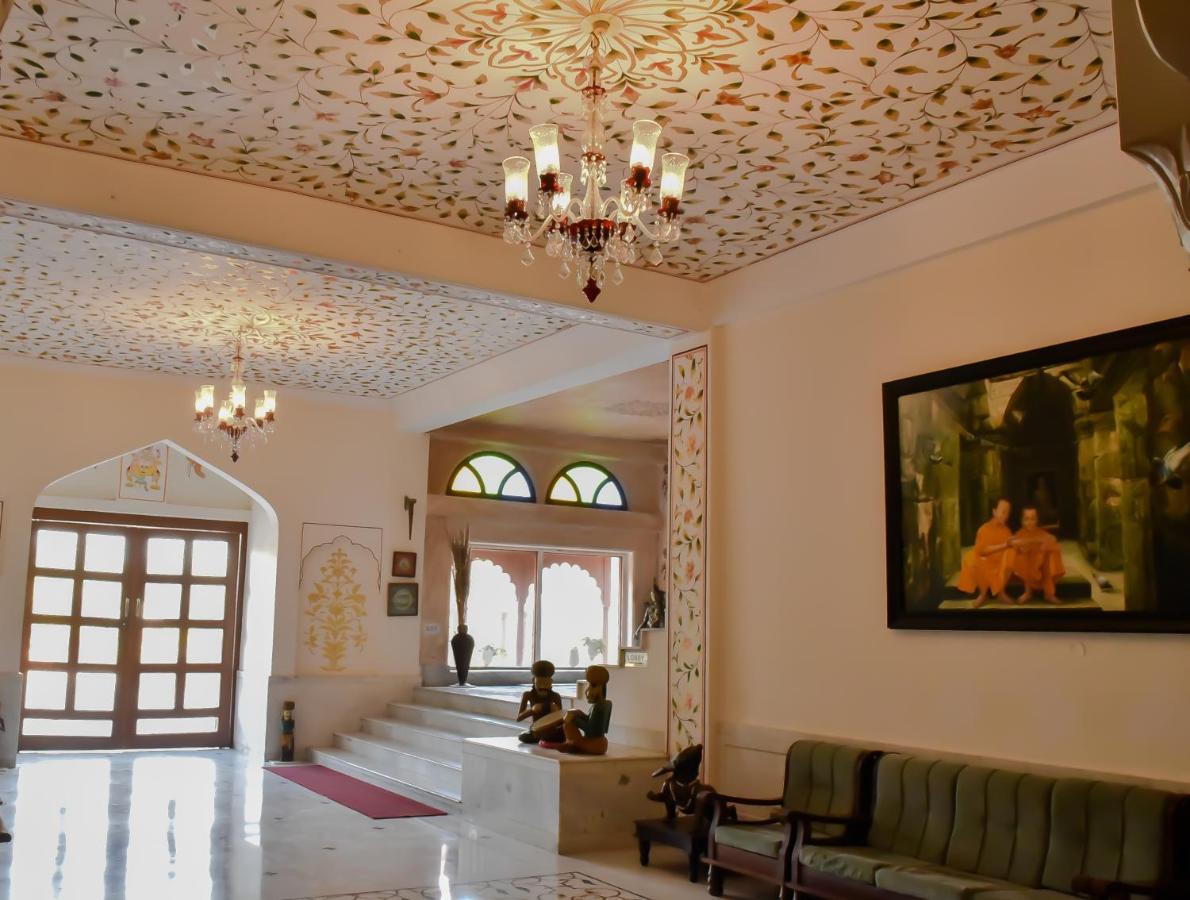 Umaid Palace - A Lakeside Heritage Palace Resort Near Jaipur Close To Bhangarh & Chand Baori Stepwell Abhaneri Dubbī Exterior foto